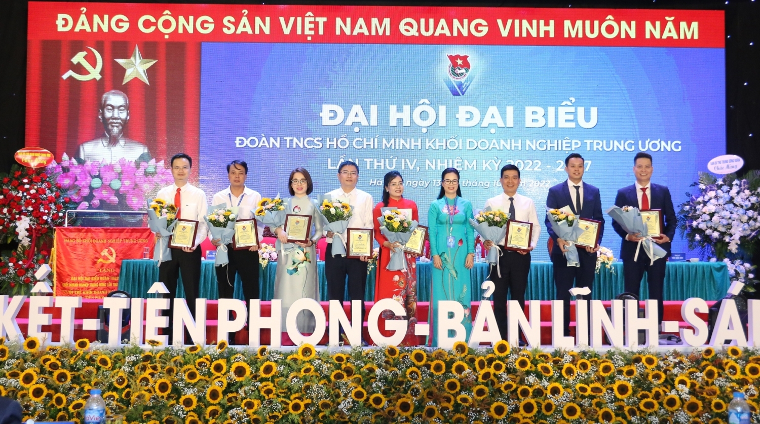 Tuổi trẻ Khối Doanh nghiệp Trung ương: Đoàn kết - Tiên phong - Bản lĩnh - Sáng tạo Tuổi trẻ Khối Doanh nghiệp Trung ương: Đoàn kết - Tiên phong - Bản lĩnh - Sáng tạo
