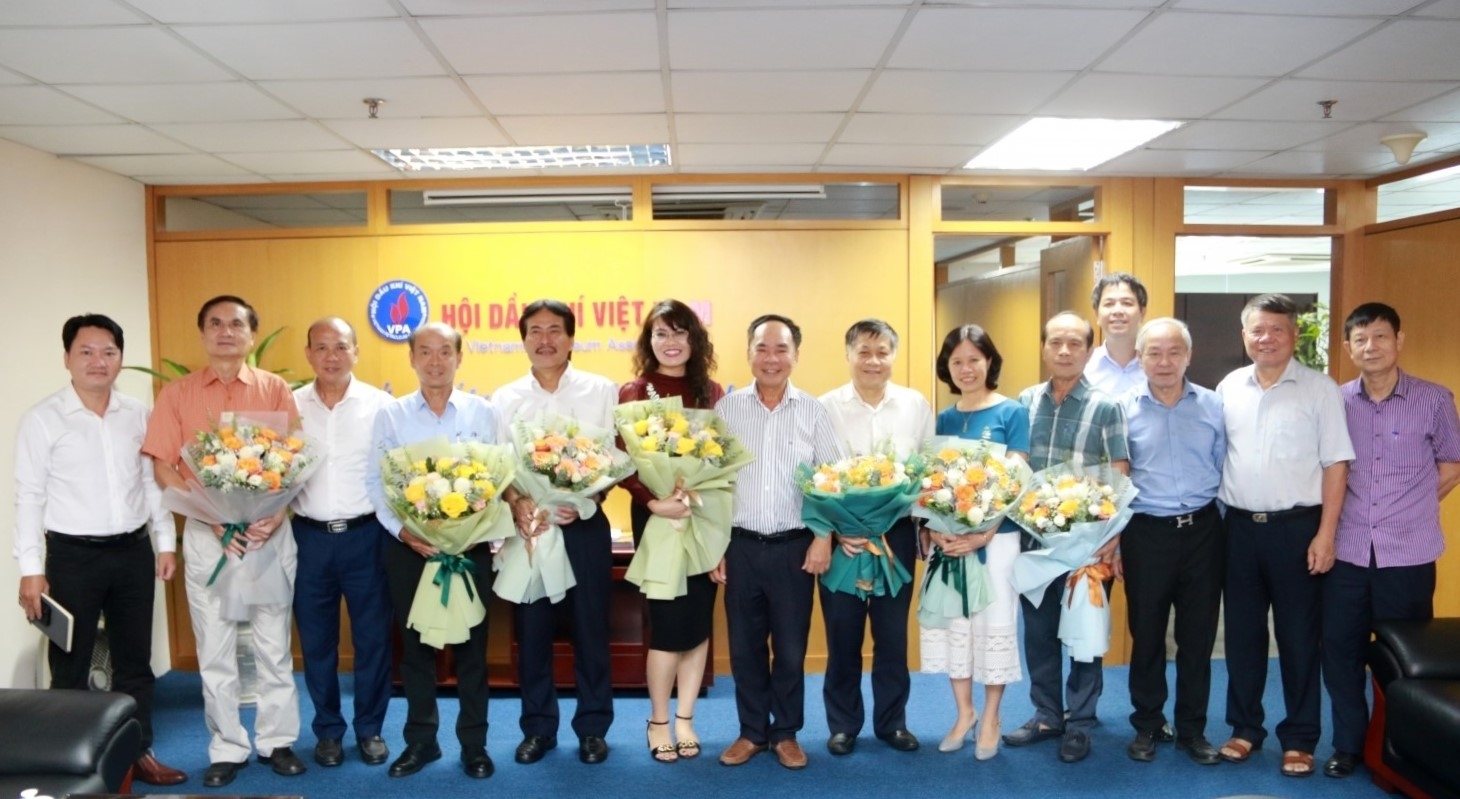 Công bố và trao quyết định bổ nhiệm lãnh đạo các Ban thuộc Hội Dầu khí Việt Nam nhiệm kỳ 2022-2027. Công bố và trao quyết định bổ nhiệm lãnh đạo các Ban thuộc Hội Dầu khí Việt Nam nhiệm kỳ 2022-2027.