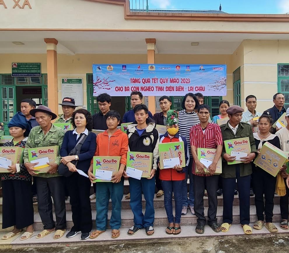 undefined Công đoàn Dầu khí Việt Nam mang Tết sớm đến với người dân Tây Bắc