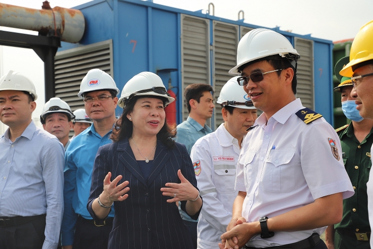 Phó Chủ tịch nước Võ Thị Ánh Xuân thăm, làm việc với Vietsovpetro và động viên CBCNV ngành Dầu khí Phó Chủ tịch nước Võ Thị Ánh Xuân thăm, làm việc với Vietsovpetro và động viên CBCNV Dầu khí