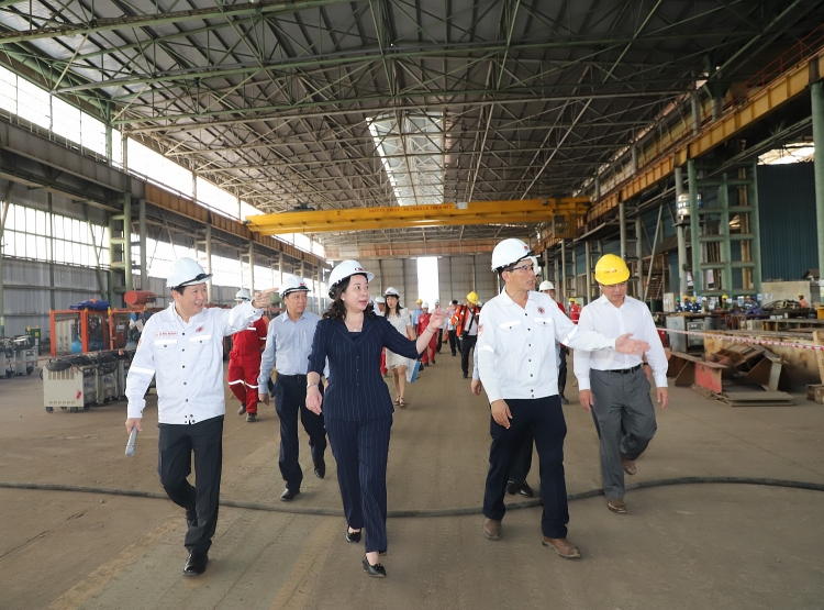 Phó Chủ tịch nước Võ Thị Ánh Xuân thăm, làm việc với Vietsovpetro và động viên CBCNV ngành Dầu khí Phó Chủ tịch nước Võ Thị Ánh Xuân thăm, làm việc với Vietsovpetro và động viên CBCNV Dầu khí
