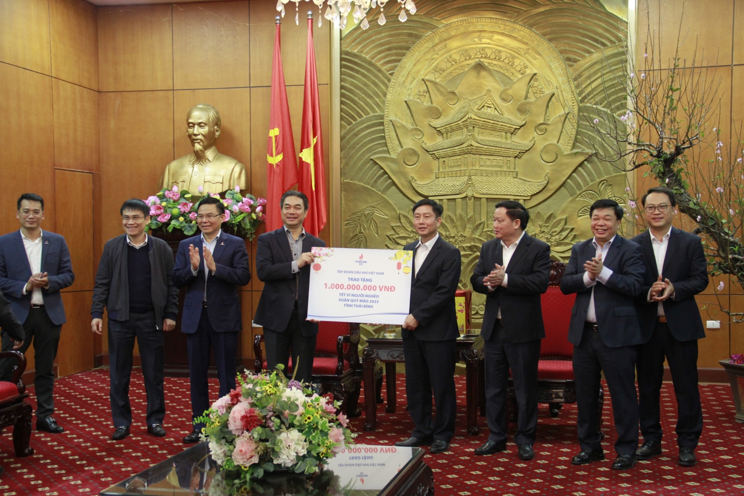 Tổng giám đốc Petrovietnam Lê Mạnh Hùng: Tập trung cao độ, bám sát công trường, nỗ lực hoàn thành từng hạng mục công việc, cần chắt chiu từng giờ, từng ngày để đưa NMNĐ Thái Bifh 2 vào vận hành thương mại. Tổng giám đốc Petrovietnam Lê Mạnh Hùng: Bám sát công trường, chắt chiu từng giờ để đưa NMNĐ Thái Bình 2 vào vận hành thương mại