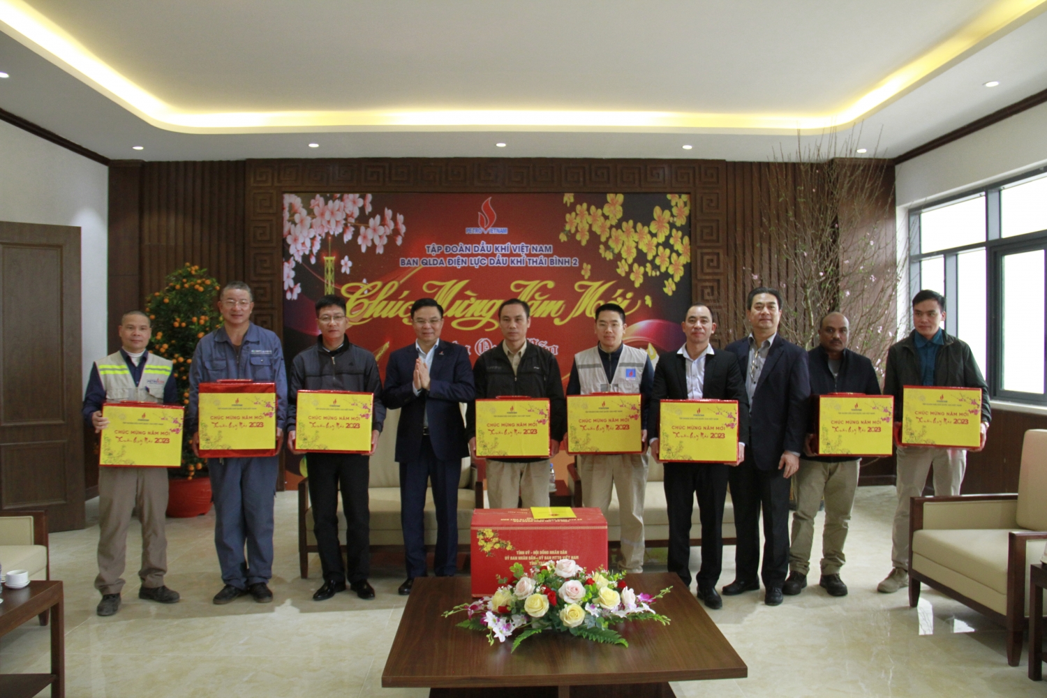 Tổng giám đốc Petrovietnam Lê Mạnh Hùng: Tập trung cao độ, bám sát công trường, nỗ lực hoàn thành từng hạng mục công việc, cần chắt chiu từng giờ, từng ngày để đưa NMNĐ Thái Bifh 2 vào vận hành thương mại. Tổng giám đốc Petrovietnam Lê Mạnh Hùng: Bám sát công trường, chắt chiu từng giờ để đưa NMNĐ Thái Bình 2 vào vận hành thương mại