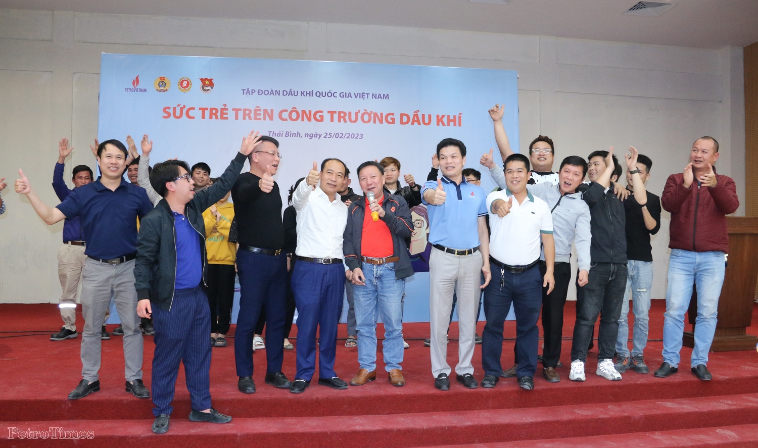 Sôi nổi hoạt động “Sức trẻ trên công trường Dầu khí” Sôi nổi hoạt động “Sức trẻ trên công trường Dầu khí”