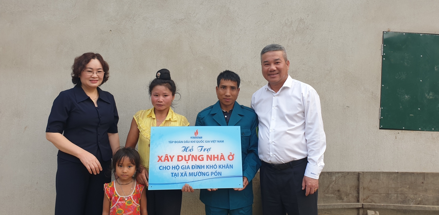 Điện Biên: Bàn giao nhà cho 8 hộ gia đình khó khăn do Petrovietnam hỗ trợ kinh phí Điện Biên: Bàn giao nhà cho 8 hộ gia đình khó khăn do Petrovietnam hỗ trợ kinh phí