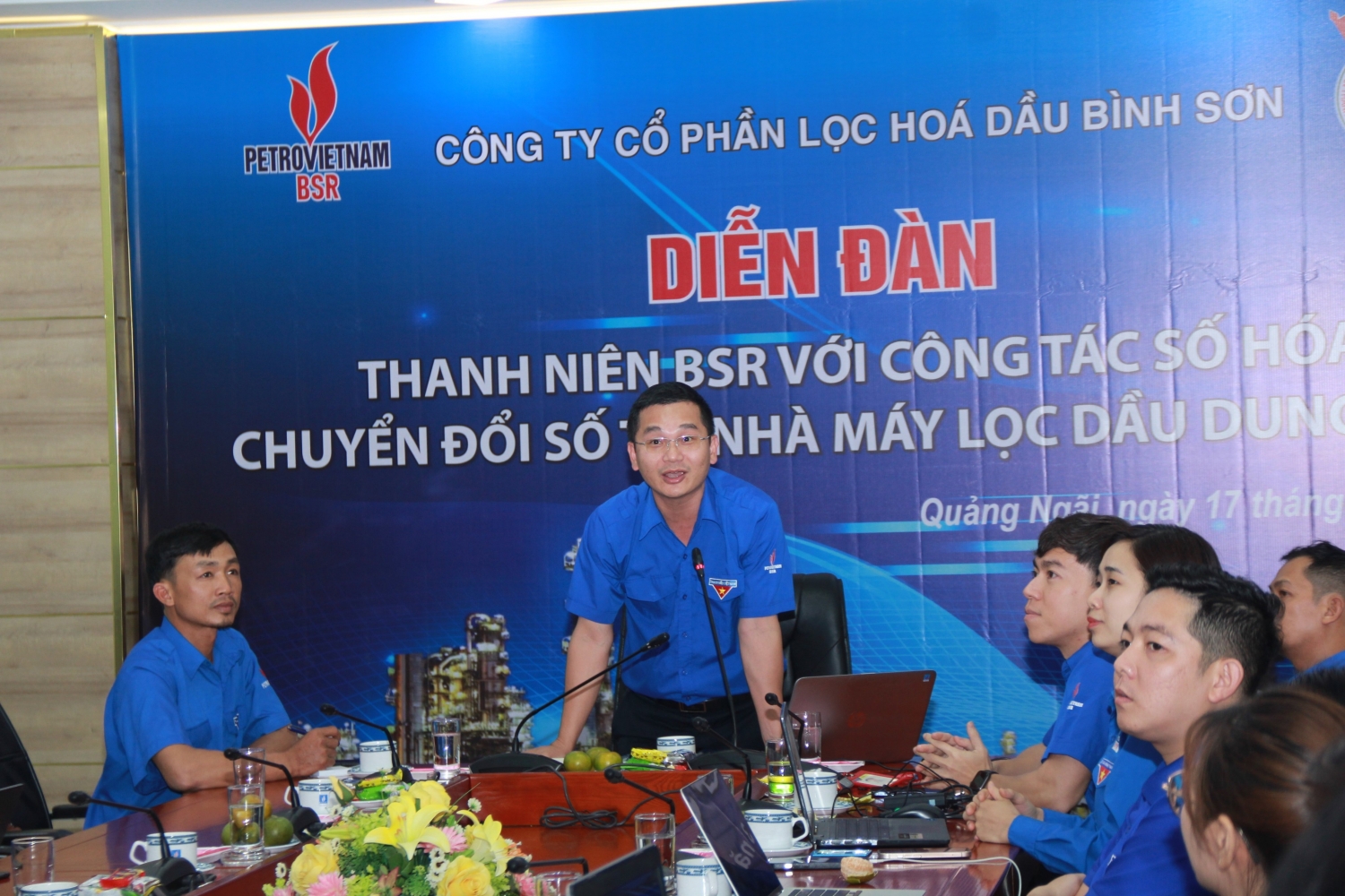 (LIVE) Tổng Giám đốc Petrovietnam Lê Mạnh Hùng đối thoại trực tuyến với tuổi trẻ Dầu khí trên cả nước (LIVE) Tổng Giám đốc Petrovietnam Lê Mạnh Hùng đối thoại trực tuyến với tuổi trẻ Dầu khí trên cả nước