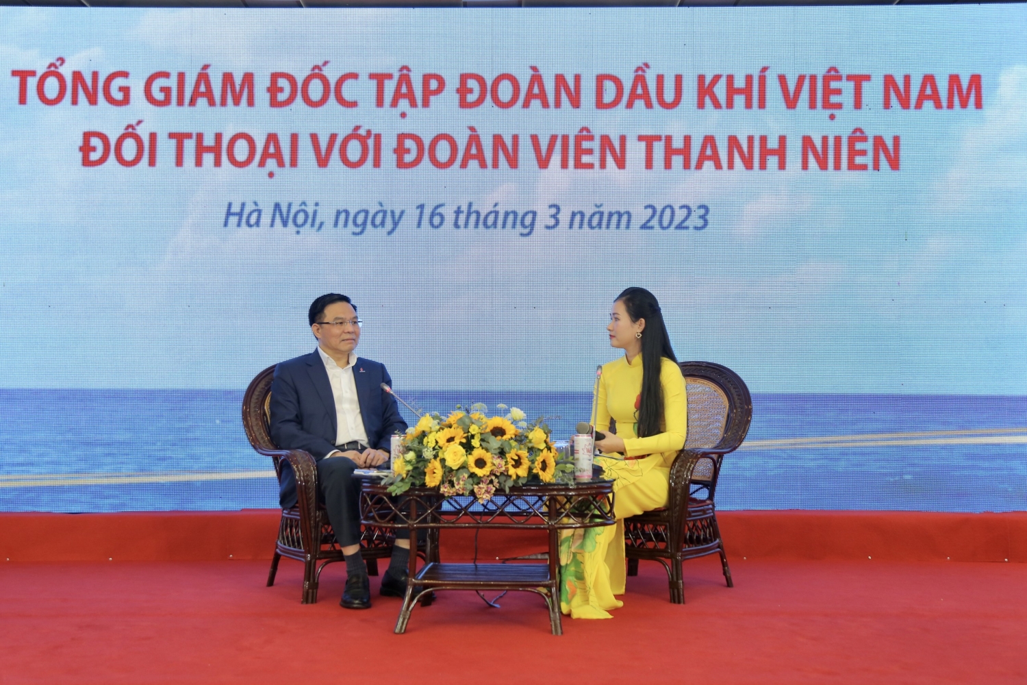 (LIVE) Tổng Giám đốc Petrovietnam Lê Mạnh Hùng đối thoại trực tuyến với tuổi trẻ Dầu khí trên cả nước (LIVE) Tổng Giám đốc Petrovietnam Lê Mạnh Hùng đối thoại trực tuyến với tuổi trẻ Dầu khí trên cả nước
