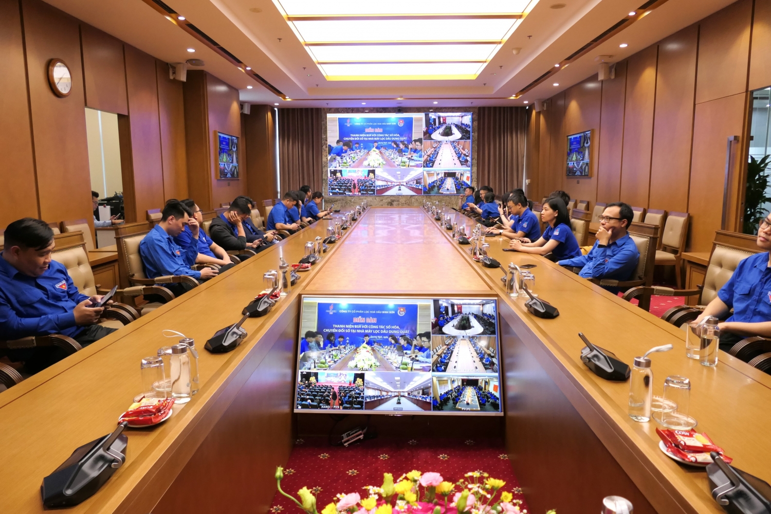(LIVE) Tổng Giám đốc Petrovietnam Lê Mạnh Hùng đối thoại trực tuyến với tuổi trẻ Dầu khí trên cả nước (LIVE) Tổng Giám đốc Petrovietnam Lê Mạnh Hùng đối thoại trực tuyến với tuổi trẻ Dầu khí trên cả nước