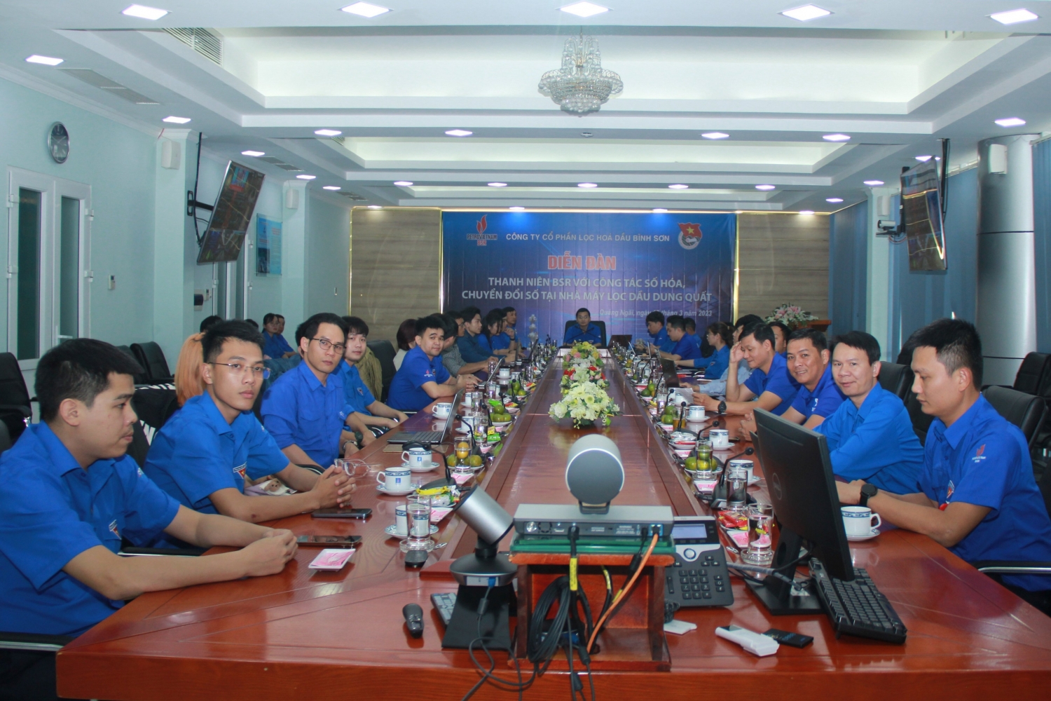 (LIVE) Tổng Giám đốc Petrovietnam Lê Mạnh Hùng đối thoại trực tuyến với tuổi trẻ Dầu khí trên cả nước (LIVE) Tổng Giám đốc Petrovietnam Lê Mạnh Hùng đối thoại trực tuyến với tuổi trẻ Dầu khí trên cả nước