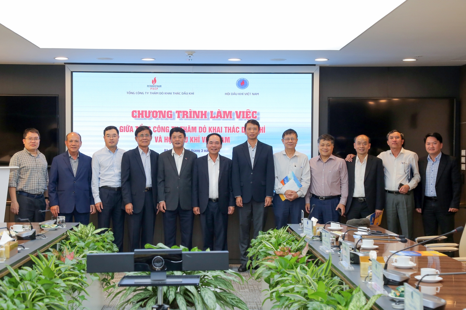 Hội Dầu khí Việt Nam tăng cường phối hợp với PVEP Hội Dầu khí Việt Nam tăng cường phối hợp với PVEP