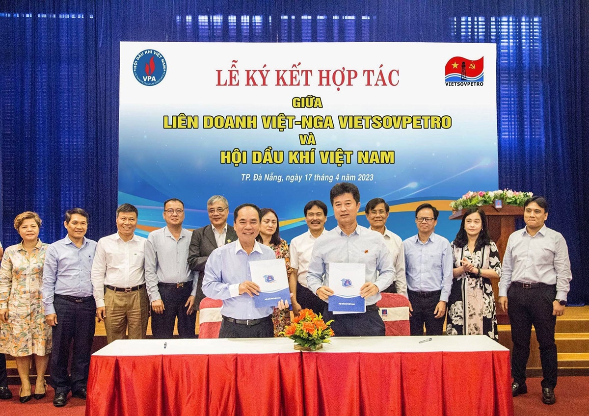 Hội Dầu khí Việt Nam và Vietsovpetro ký kết thoả thuận hợp tác Hội Dầu khí Việt Nam và Vietsovpetro ký kết thoả thuận hợp tác
