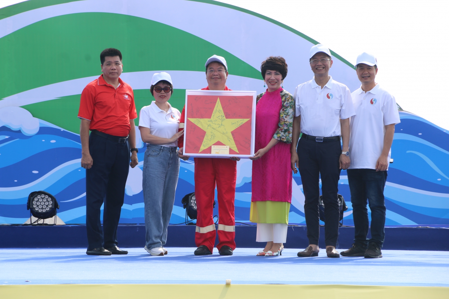 Petrovietnam hưởng ứng Lễ phát động quốc gia Tuần lễ Biển và Hải đảo Việt Nam Petrovietnam hưởng ứng Lễ phát động quốc gia Tuần lễ Biển và Hải đảo Việt Nam
