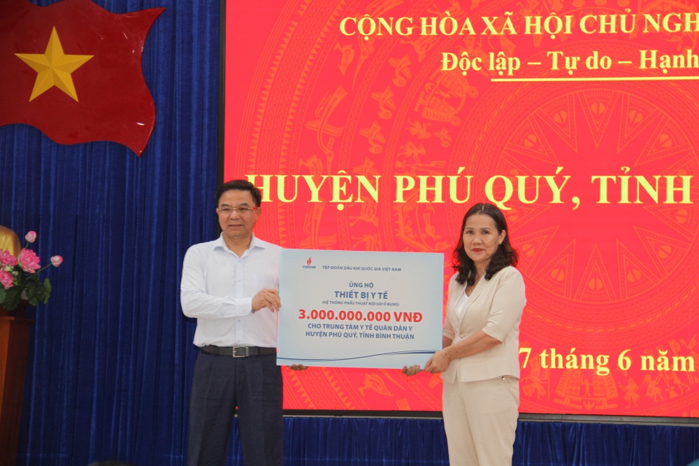 Petrovietnam trao tặng hệ thống trang thiết bị trị giá 3 tỷ đồng cho Trung tâm y tế huyện đảo Phú Quý, Bình Thuận Petrovietnam trao tặng hệ thống trang thiết bị trị giá 3 tỷ đồng cho Trung tâm y tế huyện đảo Phú Quý, Bình Thuận