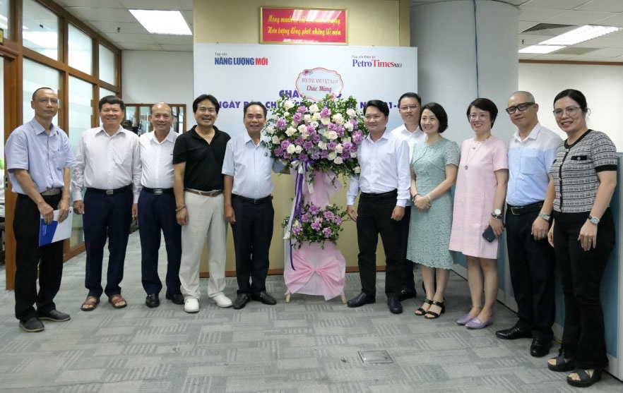 Lãnh đạo Hội Dầu khí Việt Nam chúc mừng Tạp chí Năng lượng Mới - PetroTimes nhân Ngày Báo chí cách mạng Việt Nam Lãnh đạo Hội Dầu khí Việt Nam chúc mừng Tạp chí Năng lượng Mới - PetroTimes nhân Ngày Báo chí cách mạng Việt Nam