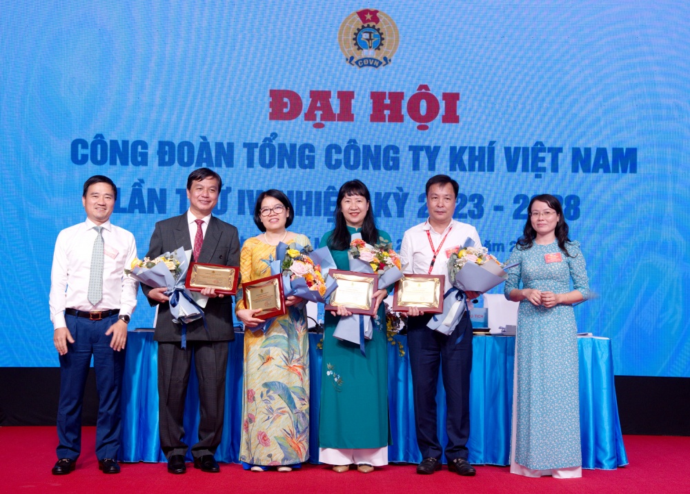 Công đoàn Dầu khí Việt Nam khen thưởng các ban chuyên đề Công đoàn PV GAS – tập thể tiêu biểu trong các công tác chuyên đề của nhiệm kỳ Công đoàn Dầu khí Việt Nam khen thưởng các ban chuyên đề Công đoàn PV GAS – tập thể tiêu biểu trong các công tác chuyên đề của nhiệm kỳ