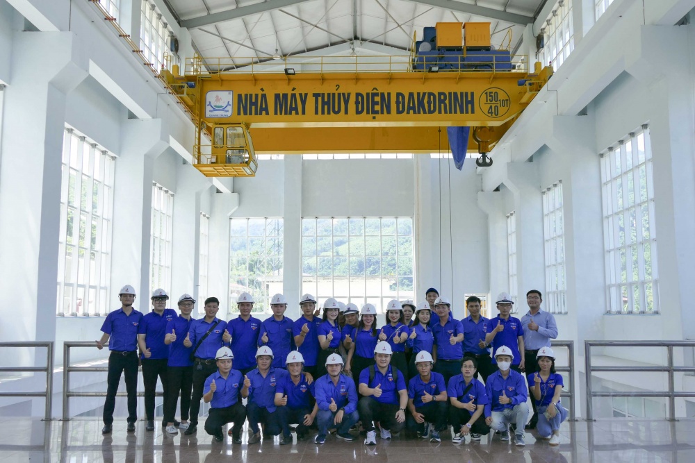 Hành trình đền ơn đáp nghĩa của Đoàn Thanh niên BSR và PV Power về đến huyện Sơn Tây, Quảng Ngãi Hành trình đền ơn đáp nghĩa của Đoàn Thanh niên BSR và PV Power về đến huyện Sơn Tây, Quảng Ngãi