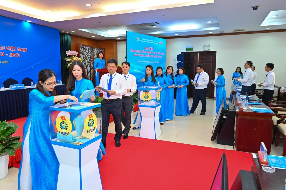 Đại biểu bầu Ban Chấp hành Công đoàn PVOIL khóa IV và bầu đại biểu dự Đại hội Công đoàn Dầu khí Việt Nam Đại biểu bầu Ban Chấp hành Công đoàn PVOIL khóa IV và bầu đại biểu dự Đại hội Công đoàn Dầu khí Việt Nam