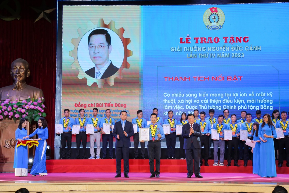 5 người lao động Dầu khí tiêu biểu nhận Giải thưởng Nguyễn Đức Cảnh lần thứ IV 5 người lao động Dầu khí tiêu biểu nhận Giải thưởng Nguyễn Đức Cảnh lần thứ IV