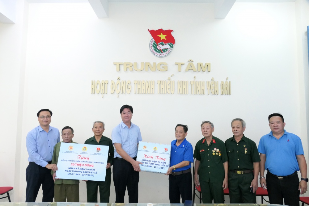 CĐ DKVN thăm và tặng quà Hội Cựu thanh niên xung phong tỉnh Yên Bái CĐ DKVN thăm và tặng quà Hội Cựu thanh niên xung phong tỉnh Yên Bái