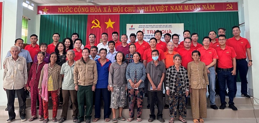 Đảng bộ BIENDONG POC thăm, tặng quà các gia đình chính sách nhân Ngày Thương binh - Liệt sỹ Đảng bộ BIENDONG POC tổ chức an sinh xã hội, về nguồn nhân Ngày Thương binh - Liệt sỹ