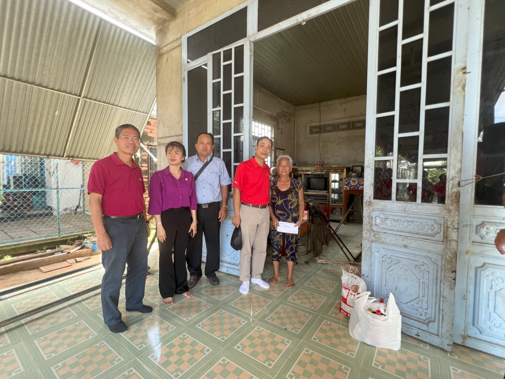 Đảng bộ BIENDONG POC thăm, tặng quà các gia đình chính sách nhân Ngày Thương binh - Liệt sỹ Đảng bộ BIENDONG POC tổ chức an sinh xã hội, về nguồn nhân Ngày Thương binh - Liệt sỹ