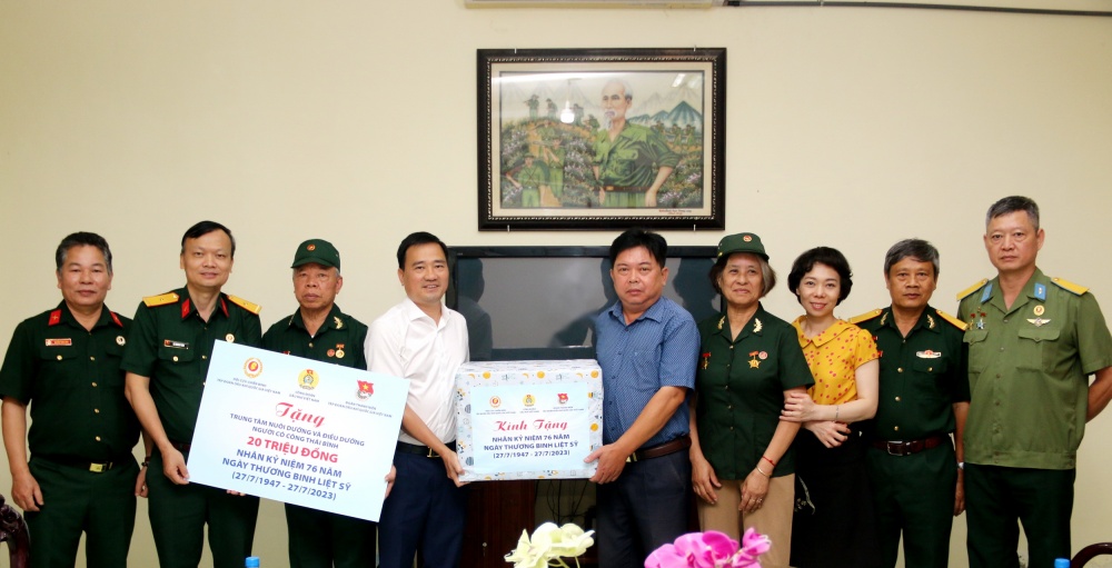 Thăm và tặng quà Trung tâm Điều dưỡng Thương binh Duy Tiên (Hà Nam), Trung Tâm nuôi dưỡng và Điều dưỡng Người có công tỉnh Thái Bình Thăm và tặng quà Trung tâm Điều dưỡng Thương binh Duy Tiên (Hà Nam), Trung Tâm nuôi dưỡng và Điều dưỡng Người có công tỉnh Thái Bình