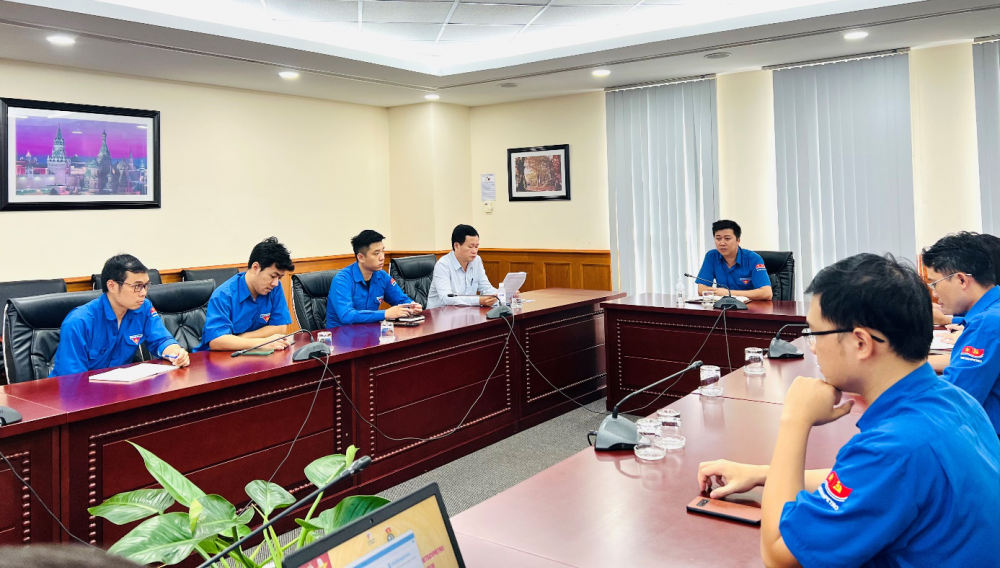 Các đại biểu thảo luận tại hội nghị Các đại biểu thảo luận tại hội nghị