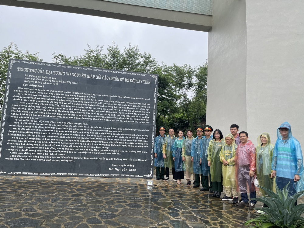 PETROCONs: Hành trình tưởng niệm các anh hùng liệt sĩ Trung đoàn 52 Tây Tiến anh hùng PETROCONs: Hành trình tưởng niệm các anh hùng liệt sĩ Trung đoàn 52 Tây Tiến anh hùng