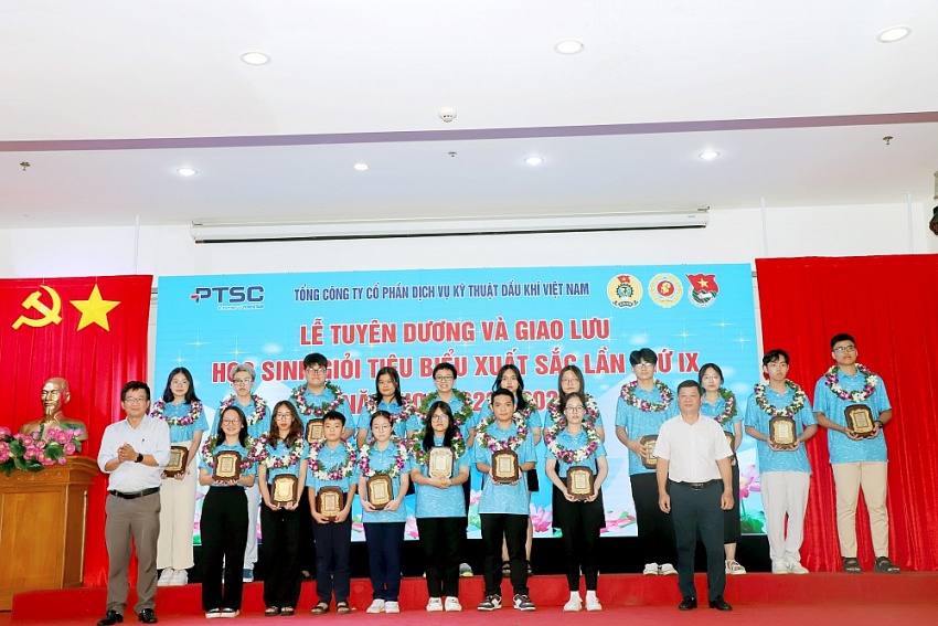 PTSC tổ chức lễ tuyên dương học sinh giỏi tiêu biểu lần thứ IX, năm học 2022-2023