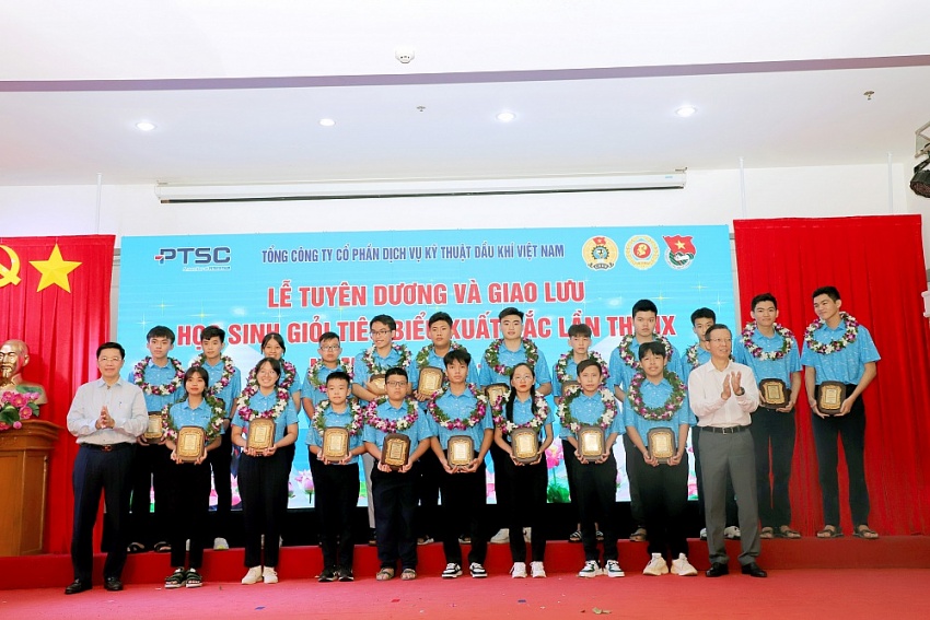PTSC tổ chức lễ tuyên dương học sinh giỏi tiêu biểu lần thứ IX, năm học 2022-2023