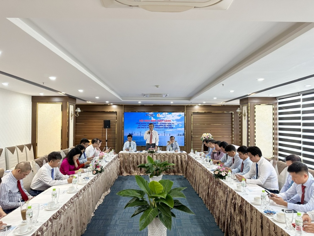 Ông Nguyễn Trần Toàn - Phó Tổng giám đốc, Chủ tịch CĐ Tổng công ty phát biểu khai mạc Ông Nguyễn Trần Toàn - Phó Tổng giám đốc, Chủ tịch CĐ Tổng công ty phát biểu khai mạc