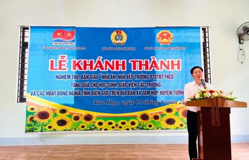 Công đoàn Vietsovpetro trao tặng nhà ăn và bếp nấu ăn trường học tại Nghệ An