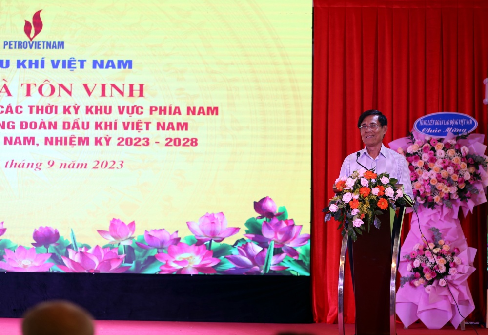CĐ DKVN gặp mặt và tôn vinh cán bộ công đoàn chủ chốt các thời kỳ khu vực phía Nam CĐ DKVN gặp mặt và tôn vinh cán bộ công đoàn chủ chốt các thời kỳ khu vực phía Nam