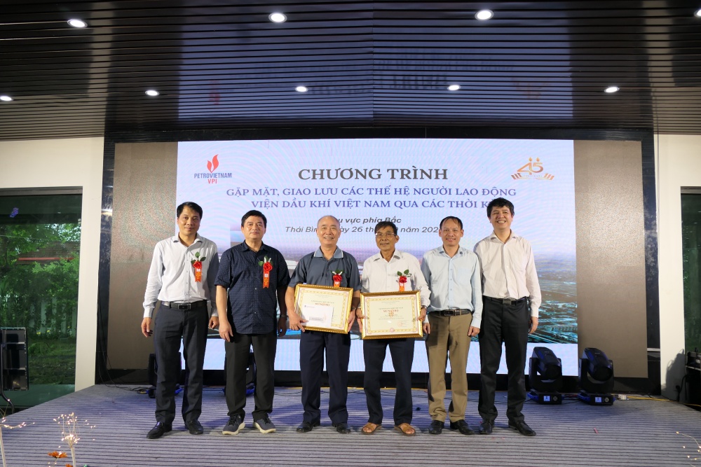 Gặp mặt, tri ân các cán bộ hưu trí từng công tác tại Viện Dầu khí Việt Nam qua các thời kỳ Gặp mặt, tri ân các cán bộ hưu trí từng công tác tại Viện Dầu khí Việt Nam qua các thời kỳ