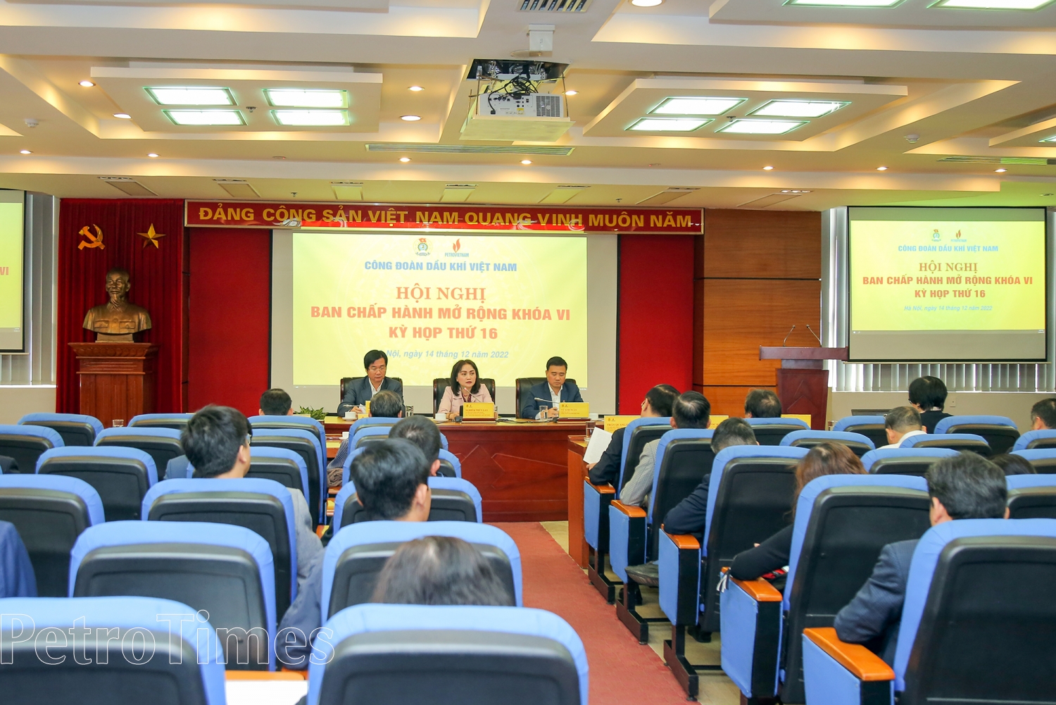 Công đoàn Dầu khí Việt Nam - điểm tựa vững chắc cho người lao động dầu khí Công đoàn Dầu khí Việt Nam - điểm tựa vững chắc cho người lao động dầu khí