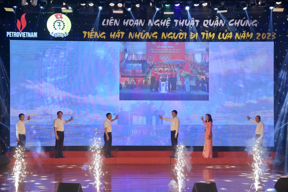 lãnh đạo Tổng LĐLĐ Việt Nam, Tập đoàn và CĐ DKVN đã thực hiện nghi lễ phát động Tuần lễ Văn hóa Dầu khí năm 2023 lãnh đạo Tổng LĐLĐ Việt Nam, Tập đoàn và CĐ DKVN đã thực hiện nghi lễ phát động Tuần lễ Văn hóa Dầu khí năm 2023