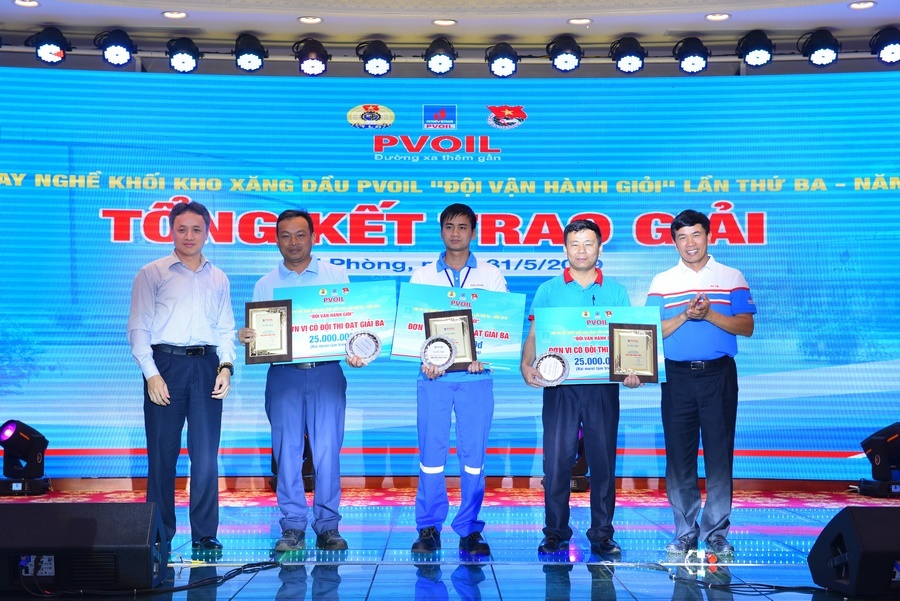 Công đoàn và Đoàn Thanh niên PVOIL phối hợp tổ chức Hội thi tay nghề khối kho xăng dầu PVOIL “Đội vận hành giỏi”. Công đoàn và Đoàn Thanh niên PVOIL phối hợp tổ chức Hội thi tay nghề khối kho xăng dầu PVOIL “Đội vận hành giỏi”.