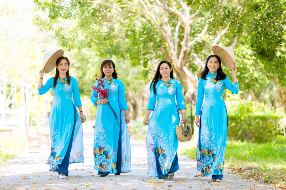 Tác phẩm dự thi của nữ đoàn viên PVOIL Bạc Liêu tại Hội thi ảnh áo dài “Duyên dáng sắc xuân” do Công đoàn PVOIL tổ chức. Tác phẩm dự thi của nữ đoàn viên PVOIL Bạc Liêu tại Hội thi ảnh áo dài “Duyên dáng sắc xuân” do Công đoàn PVOIL tổ chức.