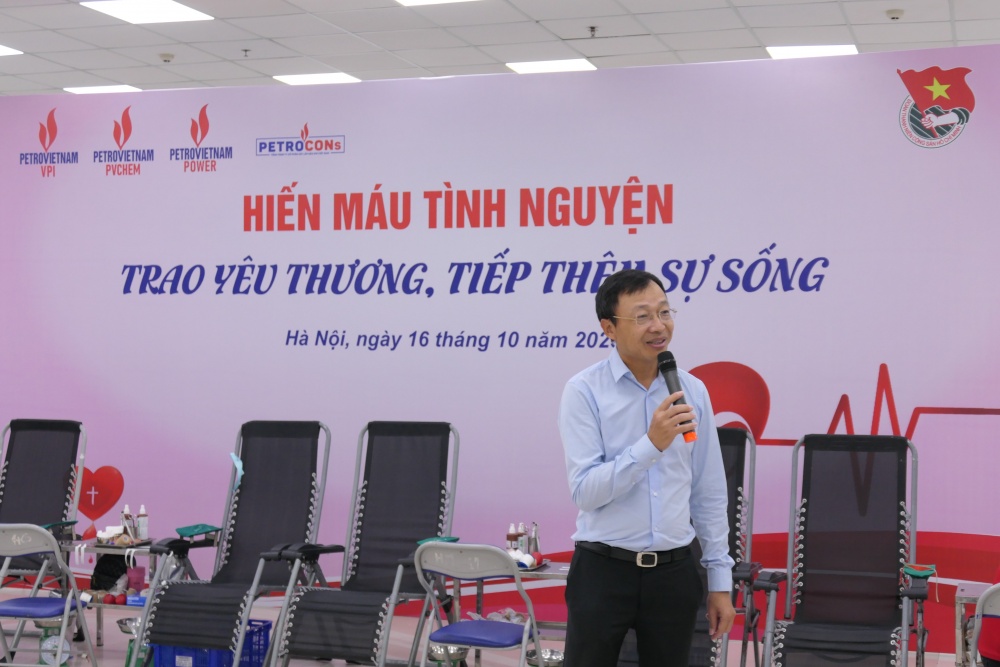 ông Phan Công Thành – Tổng Giám đốc TCT Hoá chất và Dịch vụ Dầu khí (PVChem) phát biểu tại chương trình ông Phan Công Thành – Tổng Giám đốc TCT Hoá chất và Dịch vụ Dầu khí (PVChem) phát biểu tại chương trình