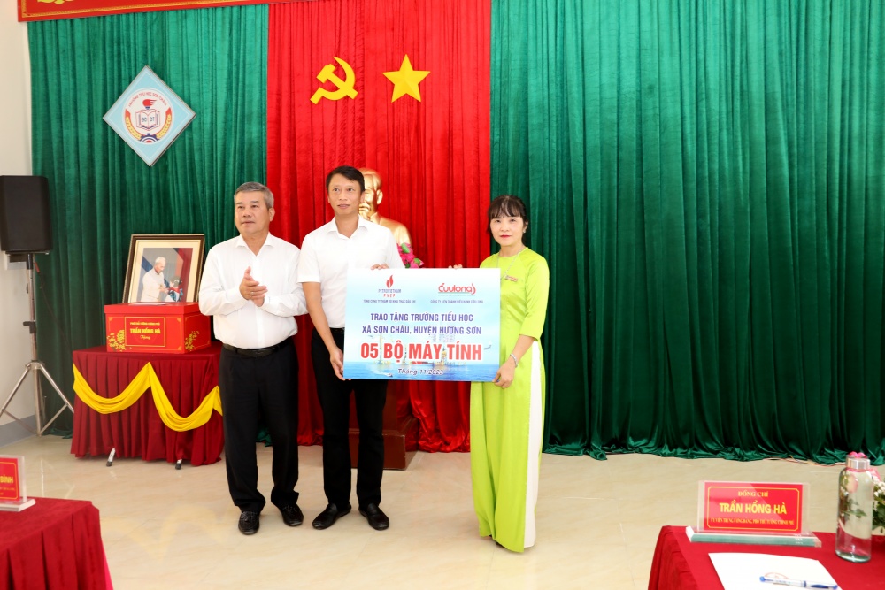 PVEP thực hiện chuỗi chương trình an sinh xã hội ý nghĩa tại tỉnh Hà Tĩnh PVEP thực hiện chuỗi chương trình an sinh xã hội ý nghĩa tại tỉnh Hà Tĩnh