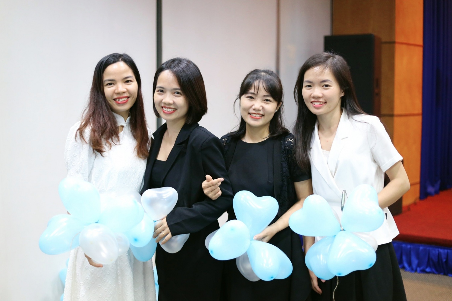 “Mong sẽ có nhiều tấm gương sinh viên được thắp sáng” “Mong sẽ có nhiều tấm gương sinh viên được thắp sáng”