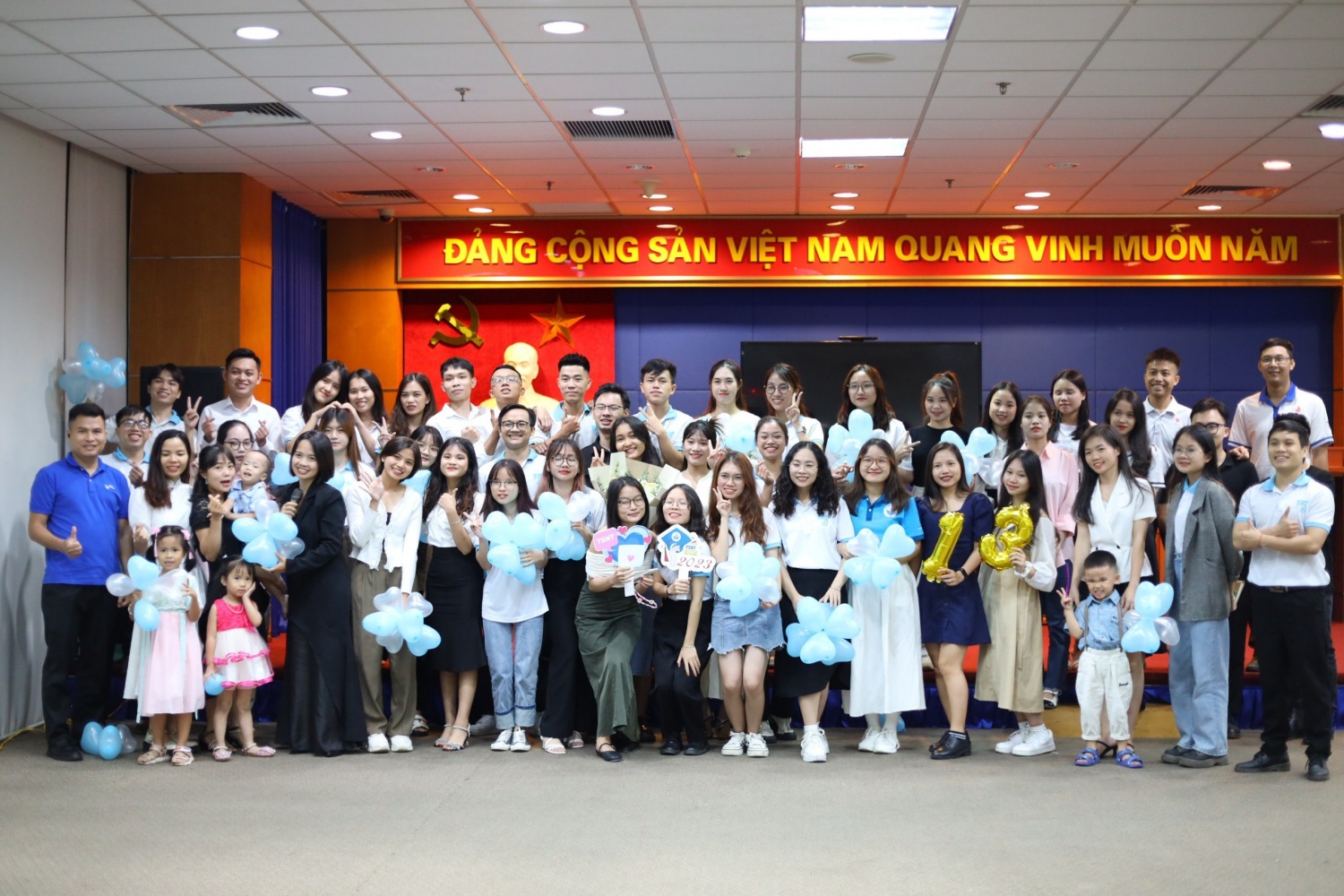 “Mong sẽ có nhiều tấm gương sinh viên được thắp sáng” “Mong sẽ có nhiều tấm gương sinh viên được thắp sáng”