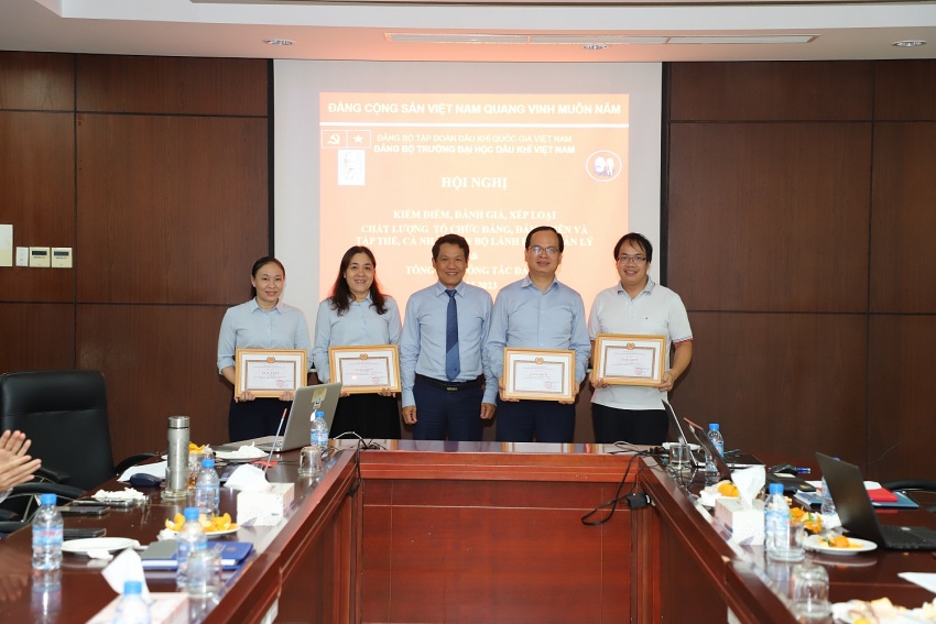 Đảng bộ PVU đạt thành tích ấn tượng năm 2023 Đảng bộ PVU đạt thành tích ấn tượng năm 2023