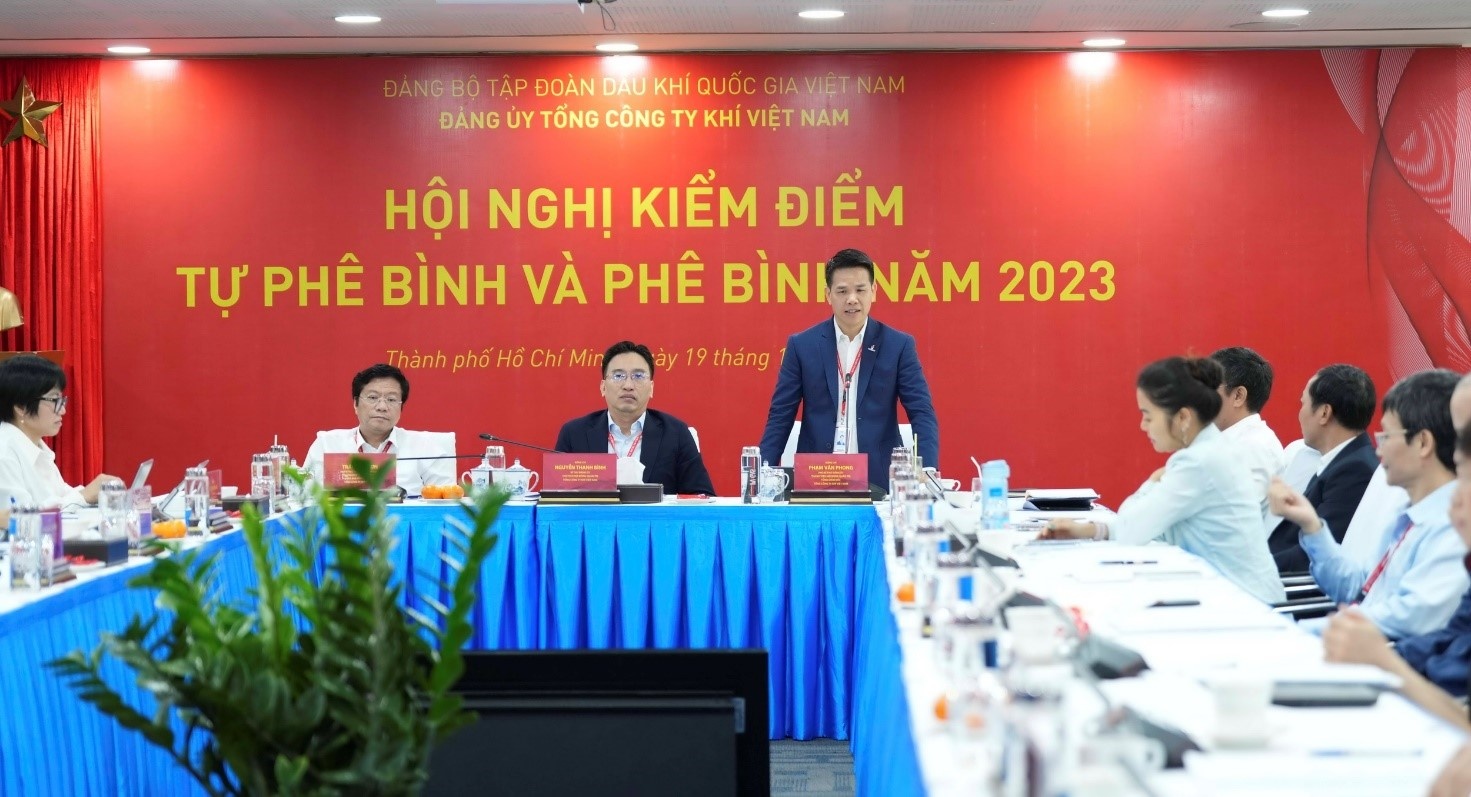 đồng chí Phạm Văn Phong, Phó Bí thư Đảng ủy, Tổng Giám đốc đồng chí Phạm Văn Phong, Phó Bí thư Đảng ủy, Tổng Giám đốc