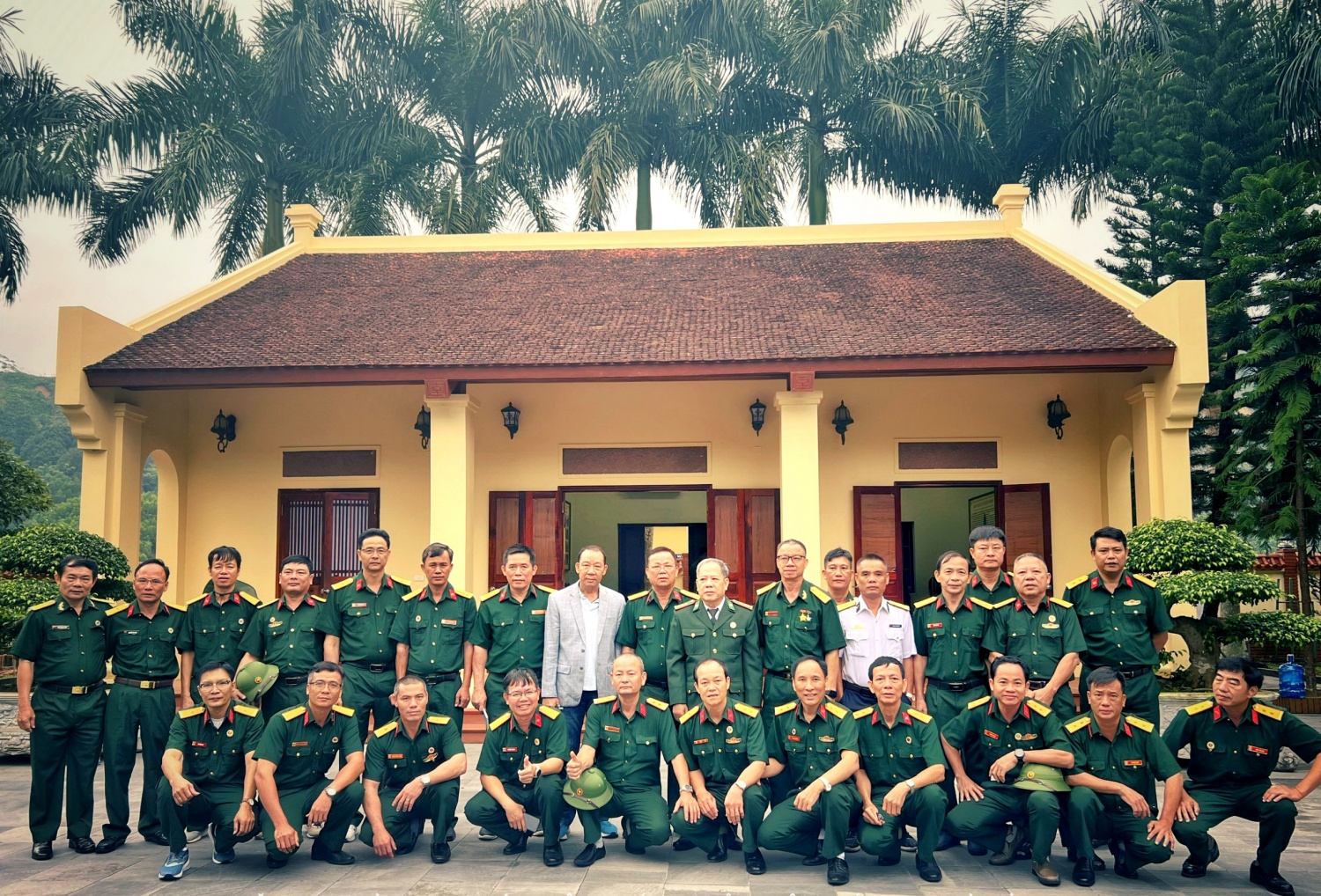 H2. Gặp gỡ nhân chứng lịch sử - đồng chí Hoàng Như Lý, người lính đồn biên phòng Pò Hèn H2. Gặp gỡ nhân chứng lịch sử - đồng chí Hoàng Như Lý, người lính đồn biên phòng Pò Hèn