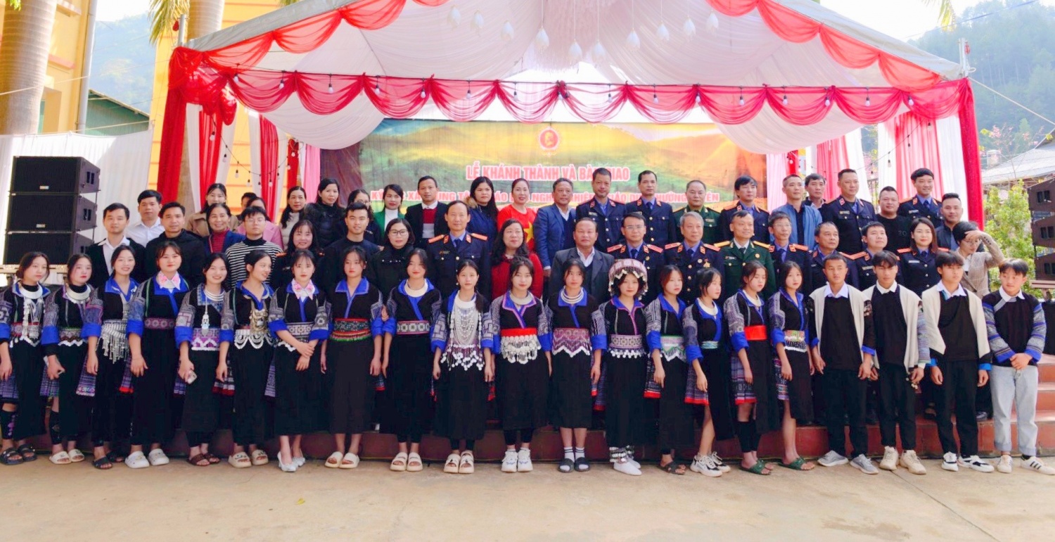 Hội CCB Tập đoàn hỗ trợ xây dựng ký túc xá cho học sinh nghèo huyện Mù Cang Chải, Yên Bái Hội CCB Tập đoàn hỗ trợ xây dựng ký túc xá cho học sinh nghèo huyện Mù Cang Chải, Yên Bái