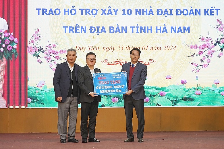 Petrovietnam hỗ trợ xây nhà đại đoàn kết và trao tặng quà Tết trên địa bàn tỉnh Hà Nam Petrovietnam hỗ trợ xây nhà đại đoàn kết và trao tặng quà Tết trên địa bàn tỉnh Hà Nam