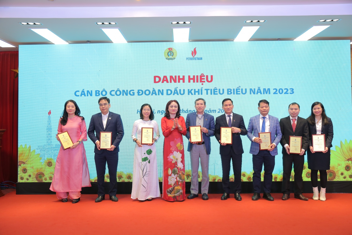 CĐ DKVN đồng hành, đồng bộ cùng Petrovietnam phát triển bền vững CĐ DKVN đồng hành, đồng bộ cùng Petrovietnam phát triển bền vững