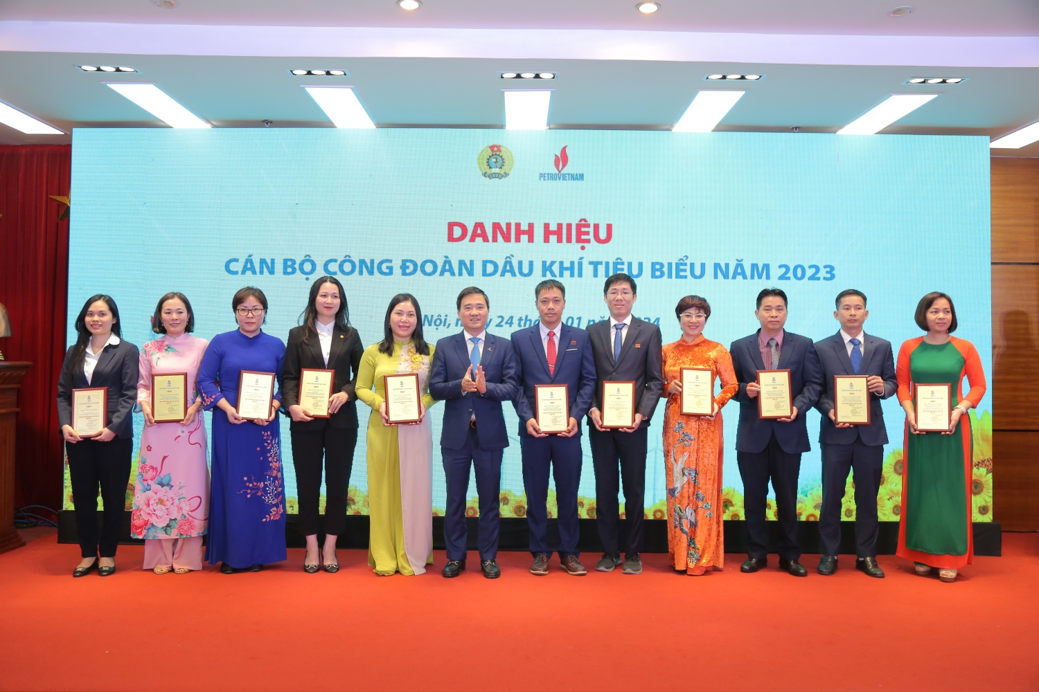 CĐ DKVN đồng hành, đồng bộ cùng Petrovietnam phát triển bền vững CĐ DKVN đồng hành, đồng bộ cùng Petrovietnam phát triển bền vững
