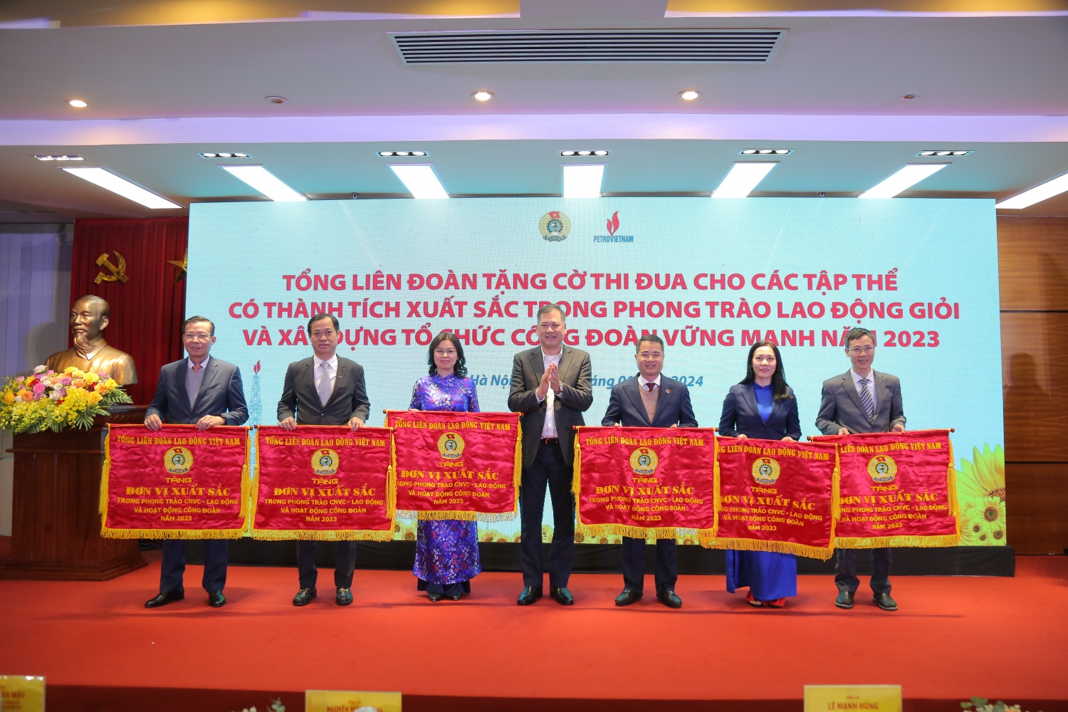 CĐ DKVN đồng hành, đồng bộ cùng Petrovietnam phát triển bền vững CĐ DKVN đồng hành, đồng bộ cùng Petrovietnam phát triển bền vững